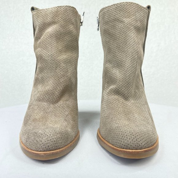NWT DOLCE VITA Womens 10 Beige Perforated Ankle Boots Stacked Heels Side Zip Up - Picture 3 of 10